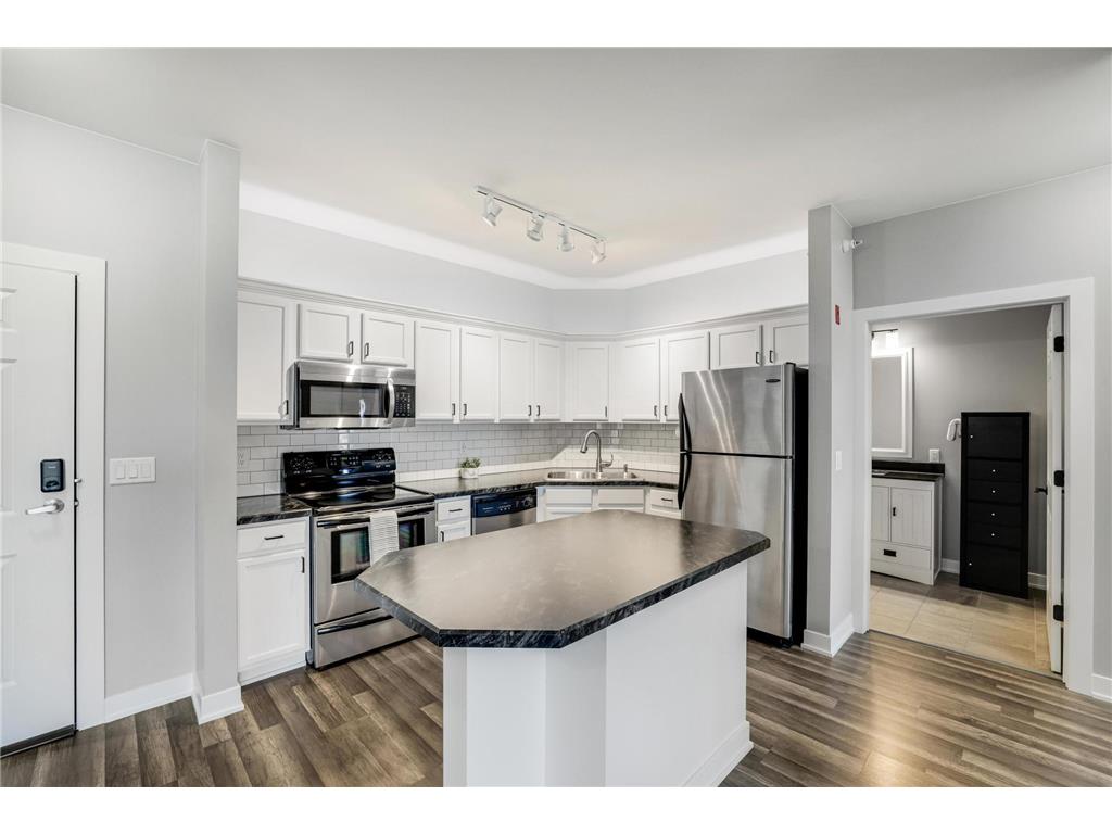 114200 Hundertmark Road #411 Chaska MN 55318 7049028 image1