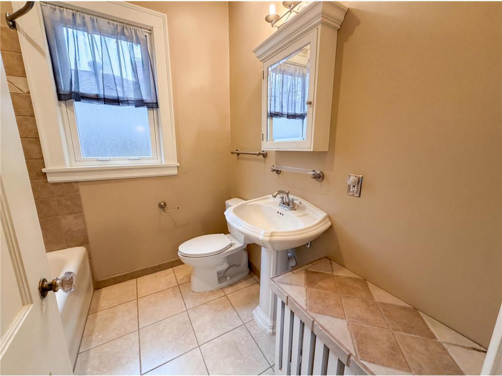 1144 Hawthorne Avenue E Saint Paul MN 55106 7058805 image18