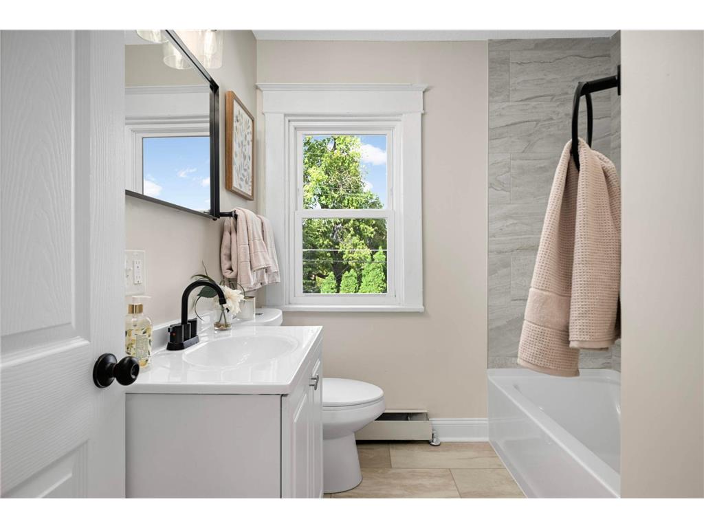 1149 Selby Avenue Saint Paul MN 55104 6773524 image21