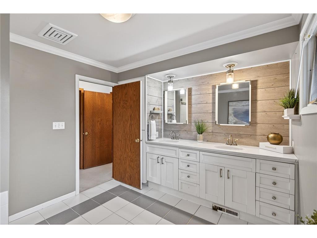 115 Smith Avenue Orono MN 55391 7042369 image40