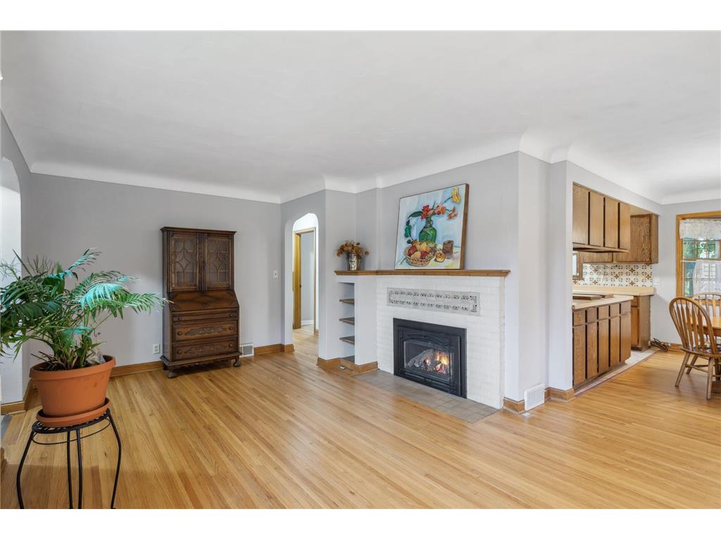 1154 Eldridge Avenue W Roseville MN 55113 6464091 image1