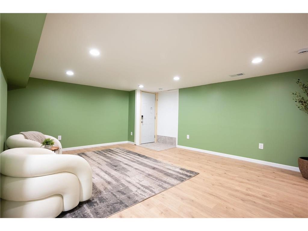 1155 4th Street E Saint Paul MN 55106 7090249 image23