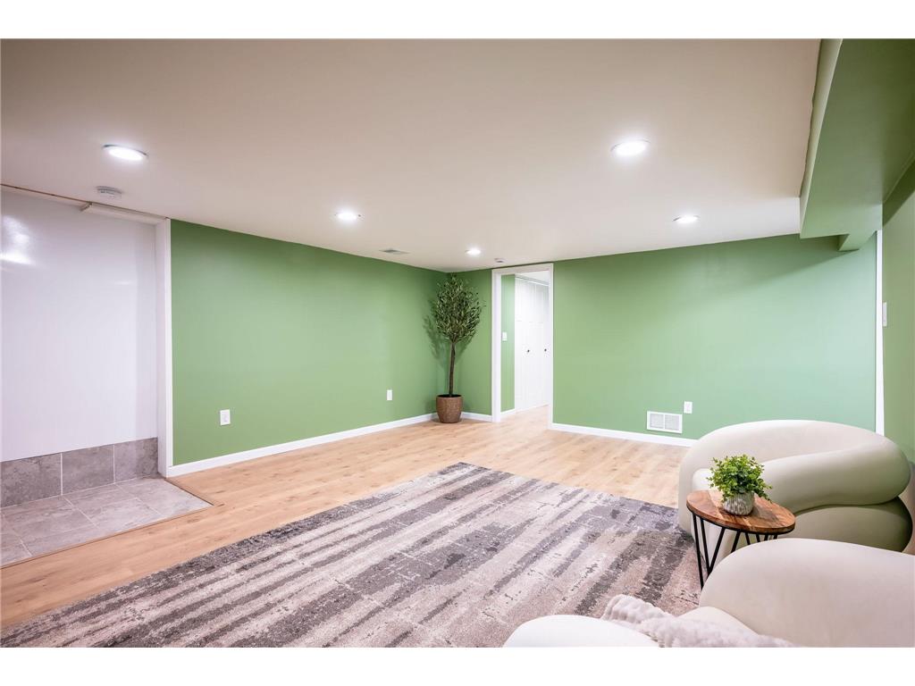 1155 4th Street E Saint Paul MN 55106 7090249 image25