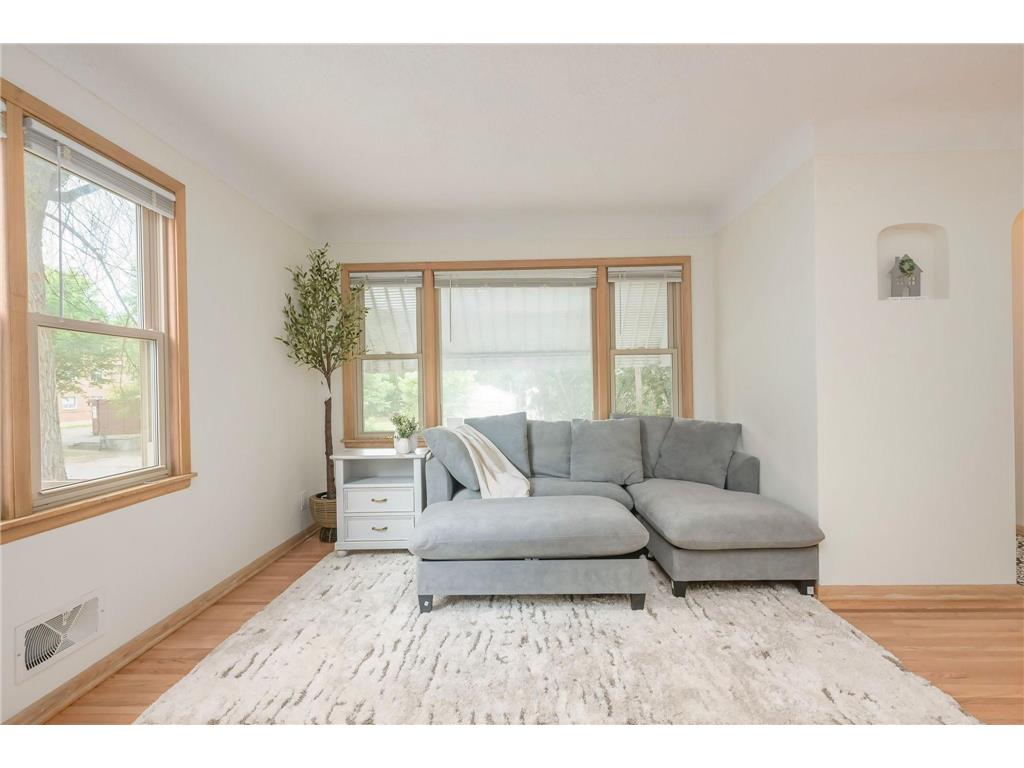 1155 4th Street E Saint Paul MN 55106 7090249 image5