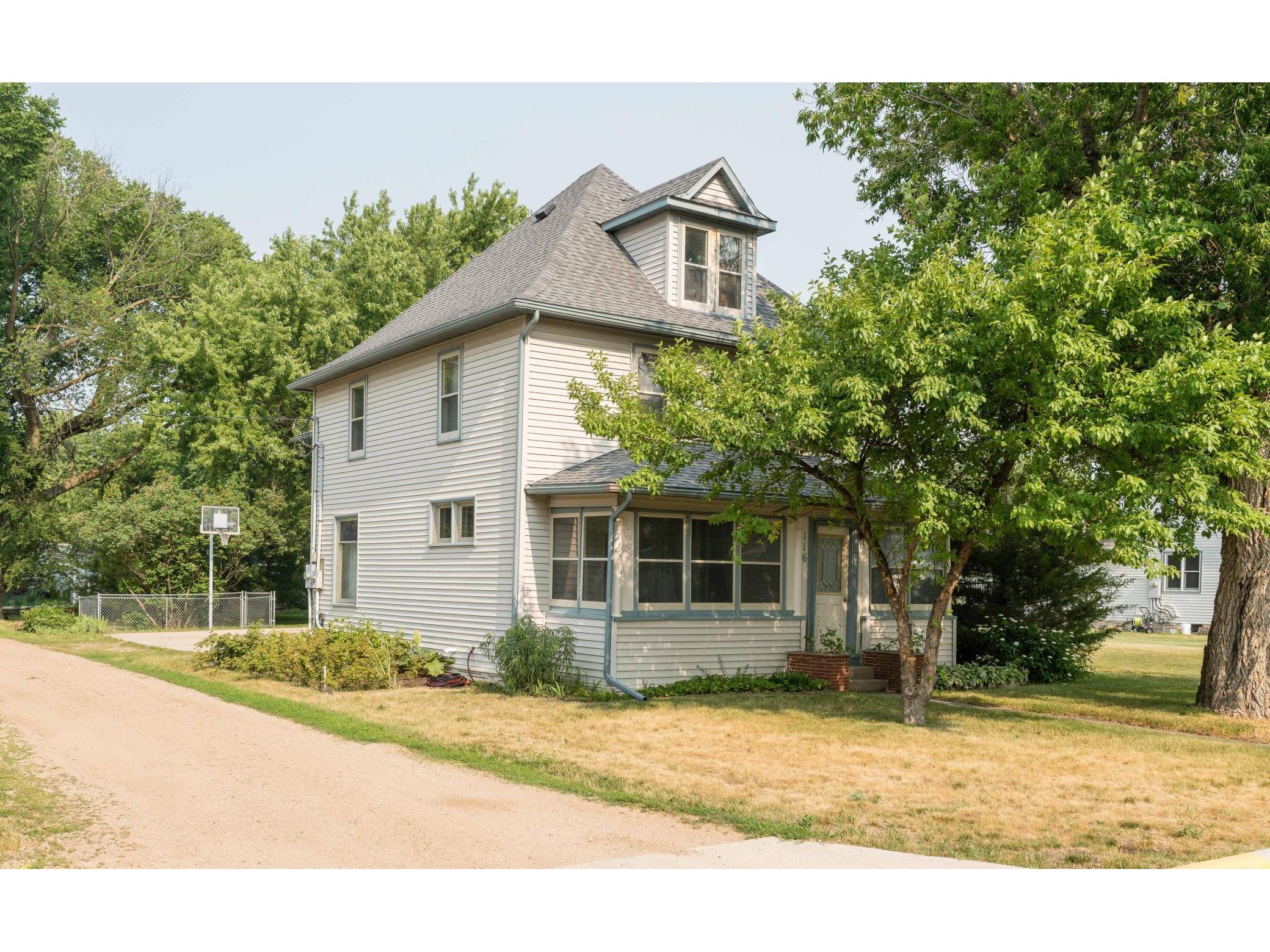 116 N Clayborn Avenue, Parkers Prairie, MN 56361 MLS 6024045 Edina