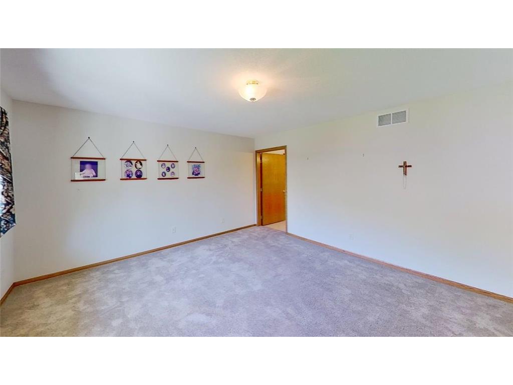116 S 5th Street Marshall MN 56258 7060208 image25