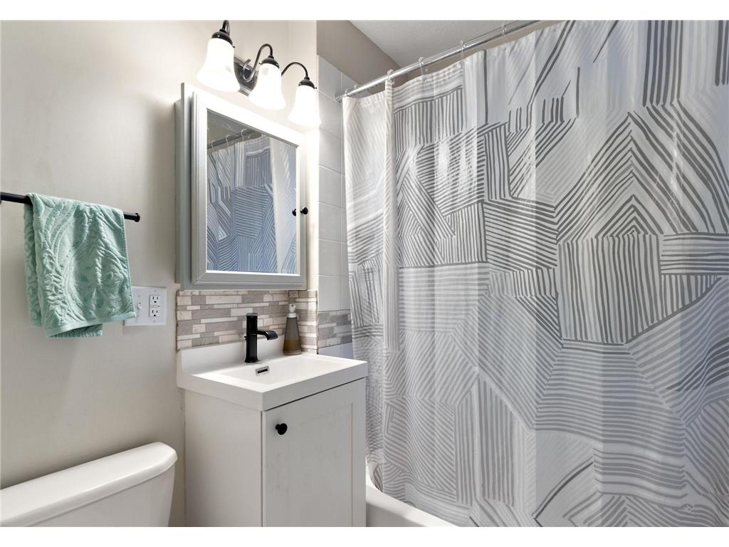 116 Sycamore Street E Saint Paul MN 55117 6814213 image17