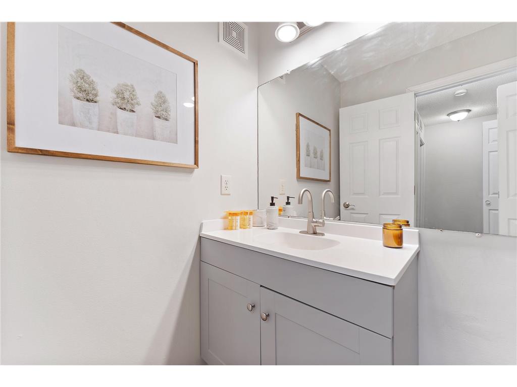 11629 Prospect Curve Woodbury MN 55129 7001742 image18