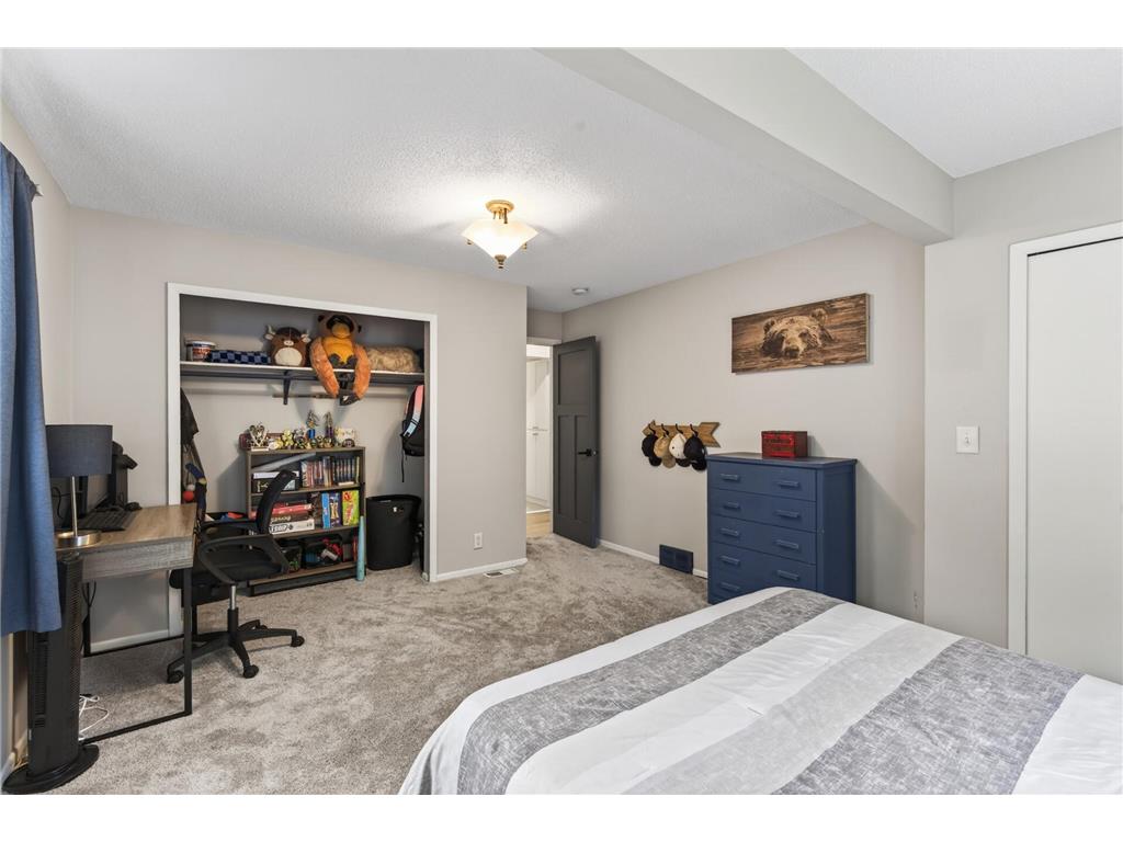 1164 Grospoint Avenue N Oakdale MN 55128 7080606 image17