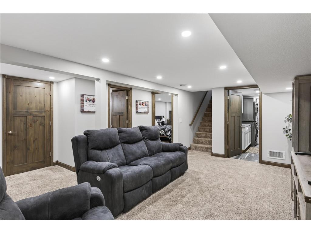 1164 Grospoint Avenue N Oakdale MN 55128 7080606 image22