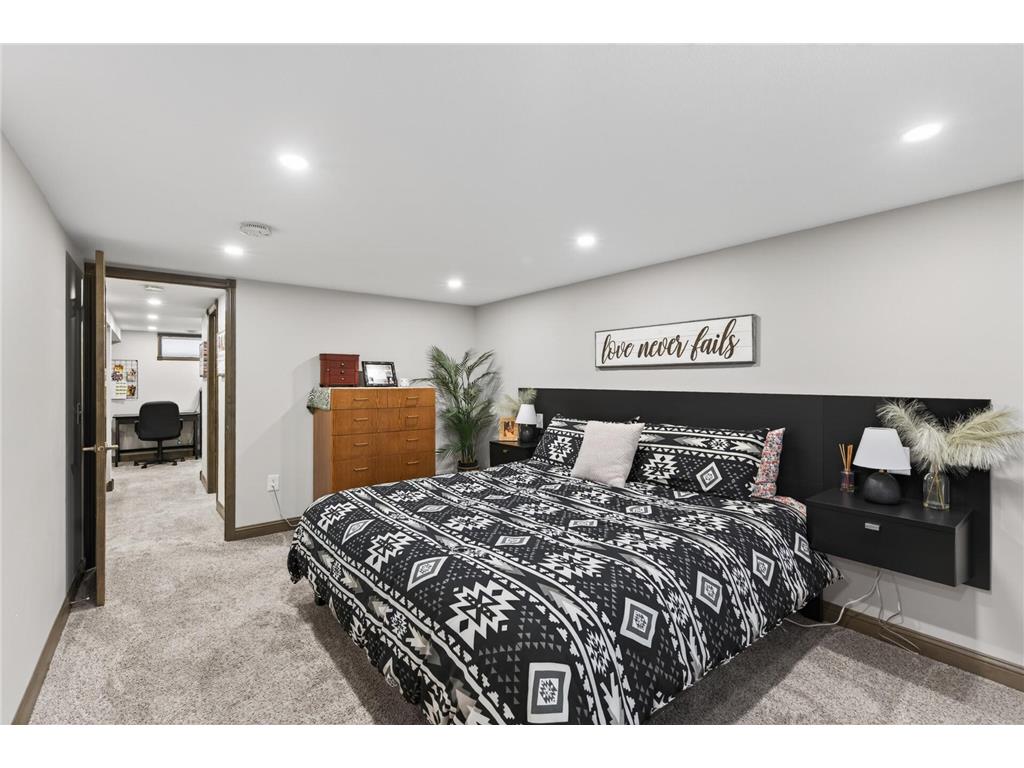 1164 Grospoint Avenue N Oakdale MN 55128 7080606 image25
