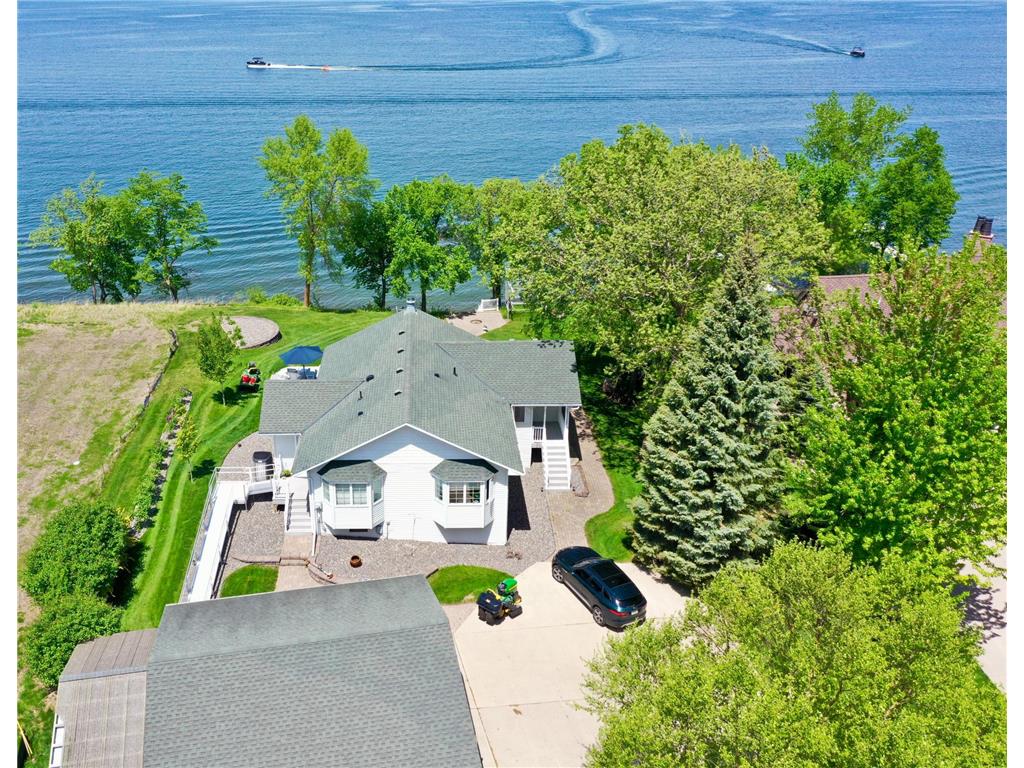 11646 Indian Beach Road Green Lake Twp MN 56288 - Green 7081735 image1