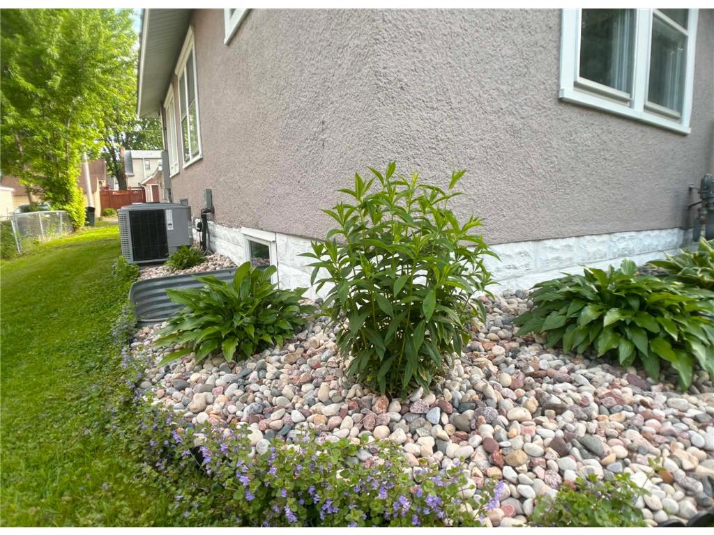 1170 Minnehaha Avenue W Saint Paul MN 55104 7081027 image4