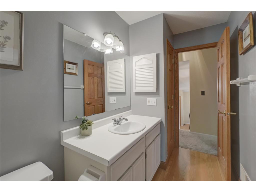 1174 Benton Way Arden Hills MN 55112 6806655 image23