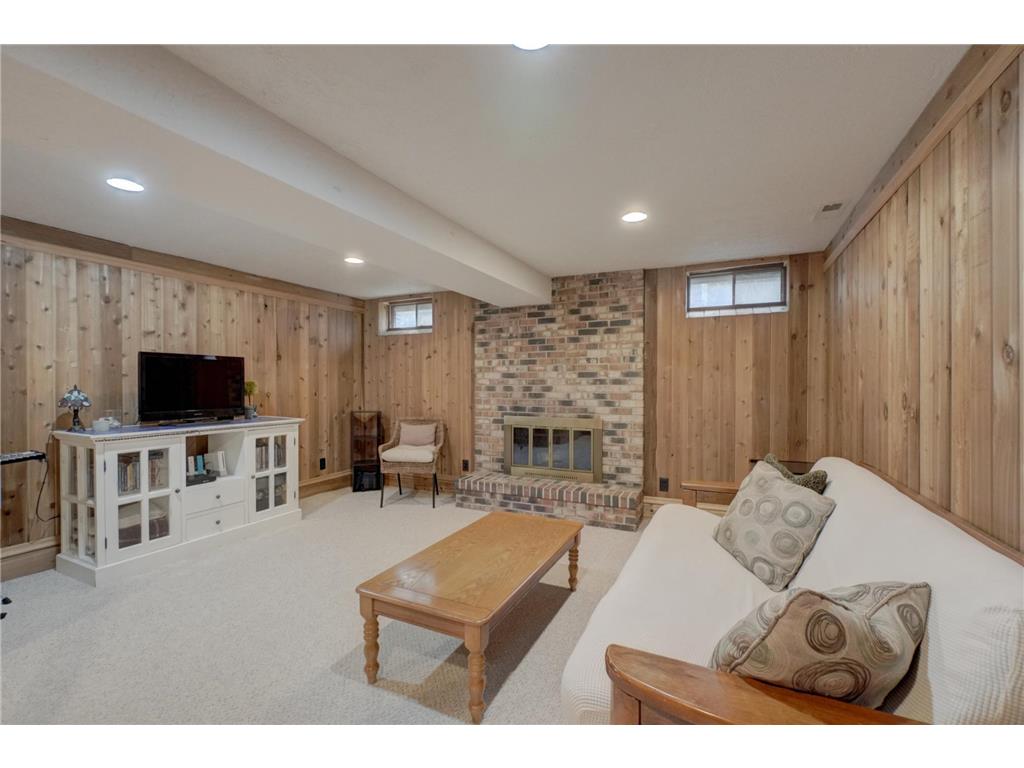 1174 Benton Way Arden Hills MN 55112 6806655 image30