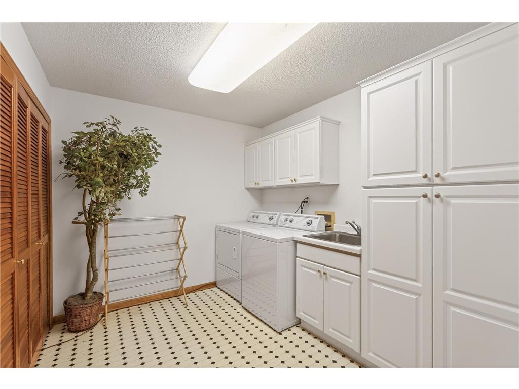11820 Bren Road Minnetonka MN 55343 7074626 image40