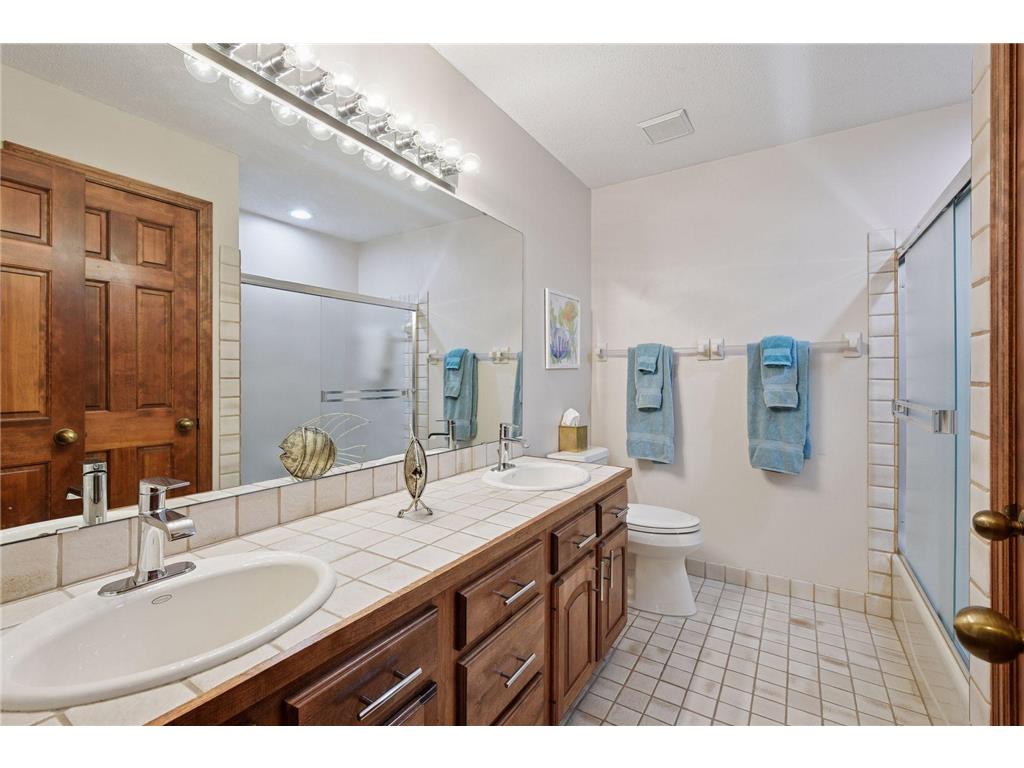11824 Welters Way Eden Prairie MN 55347 7007800 image40