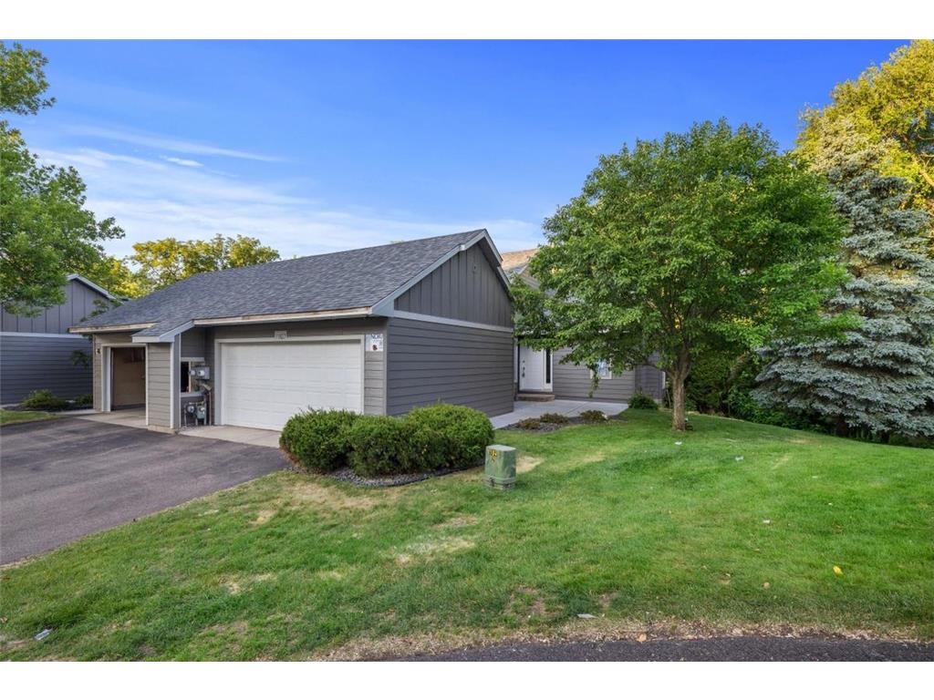 11827 Boulevard, MN 55305 MLS 6386853 Edina