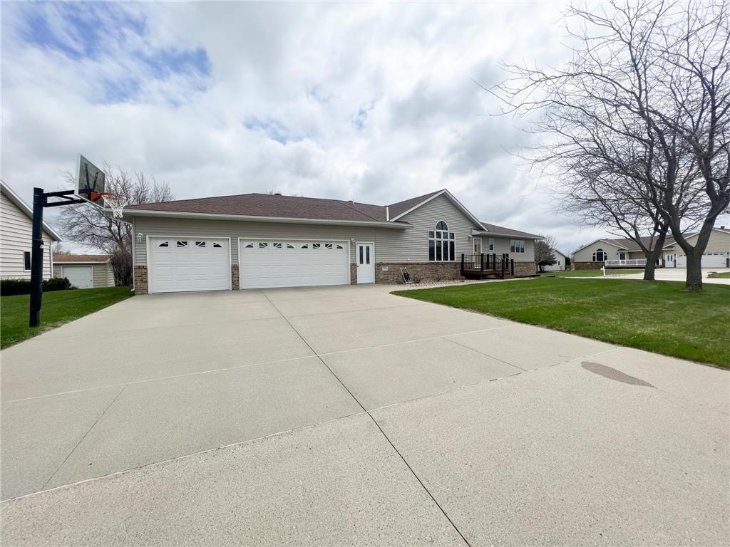 1185 Schaap Drive Worthington MN 56187 6362247 image1