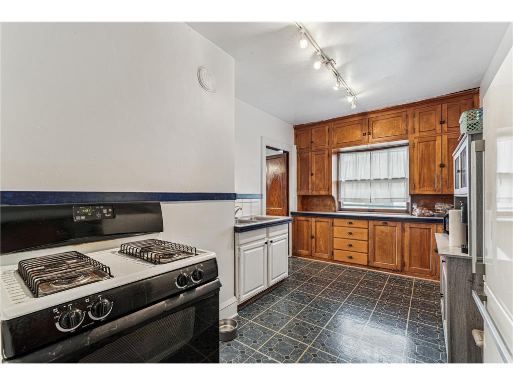 1186 Marshall Avenue Saint Paul MN 55104 7081214 image10