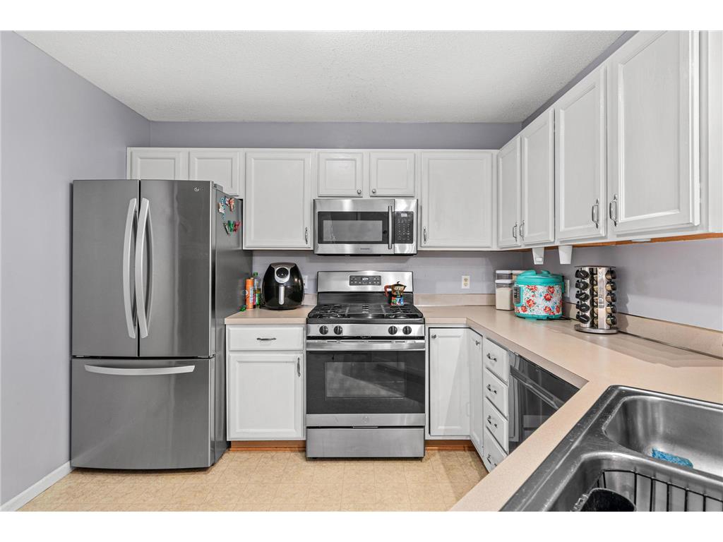 11863 River Hills Drive Burnsville MN 55337 7025451 image1