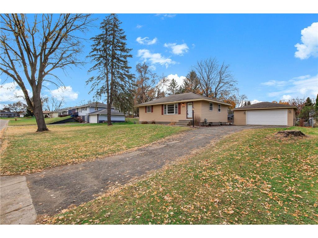 1194 Grospoint Avenue N Oakdale MN 55128 6800936 image1