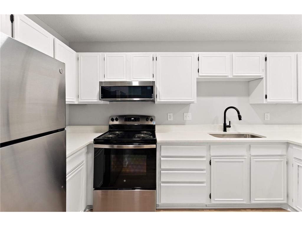 1199 Timbershore Lane Eagan MN 55123 7019050 image1