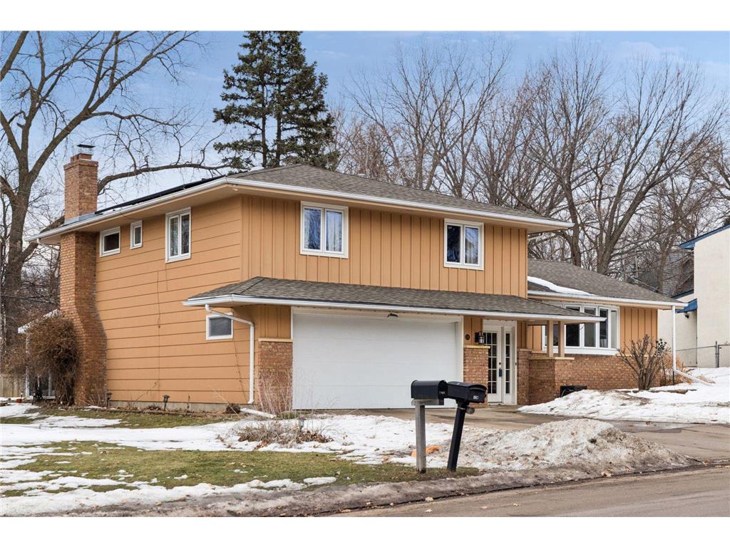 12 Imperial Drive W West Saint Paul MN 55118 7015748 image1