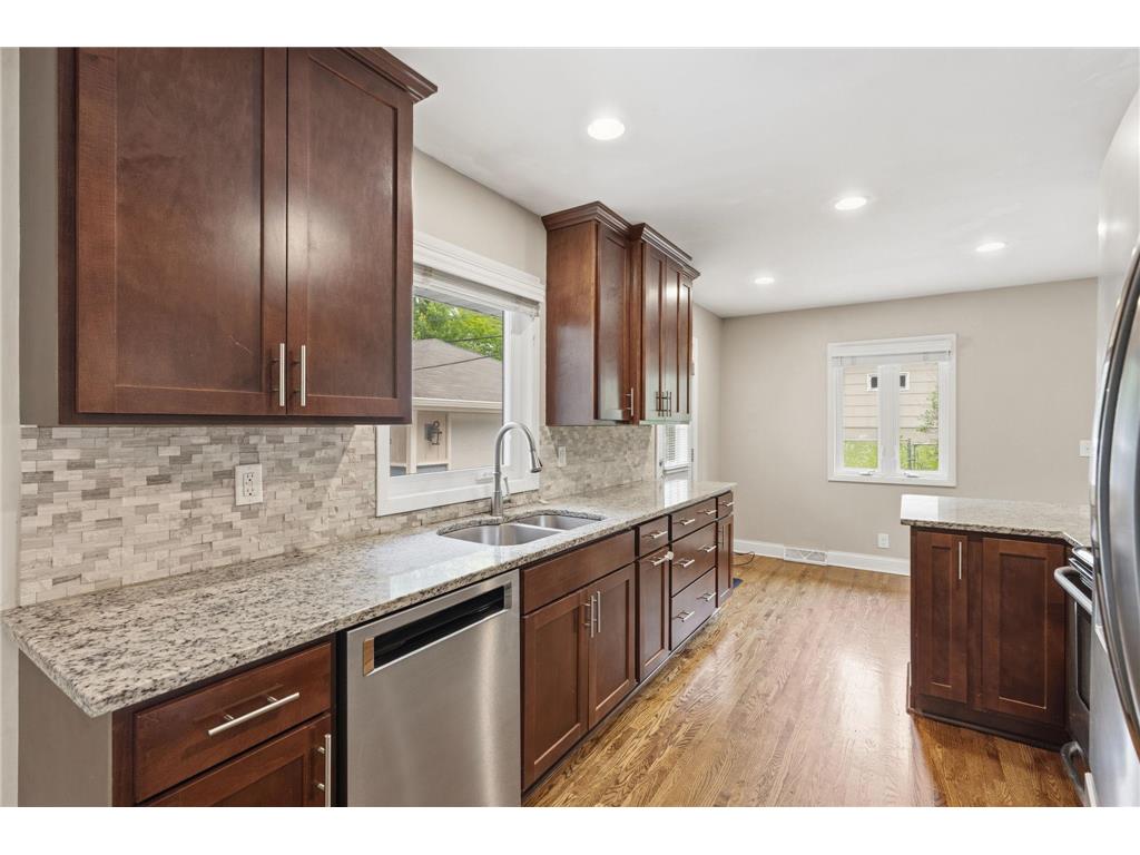 12 W 104th Street Bloomington MN 55420 7076013 image1