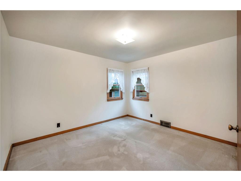 120 W 9th Street Fairmont MN 56031 7070649 image14