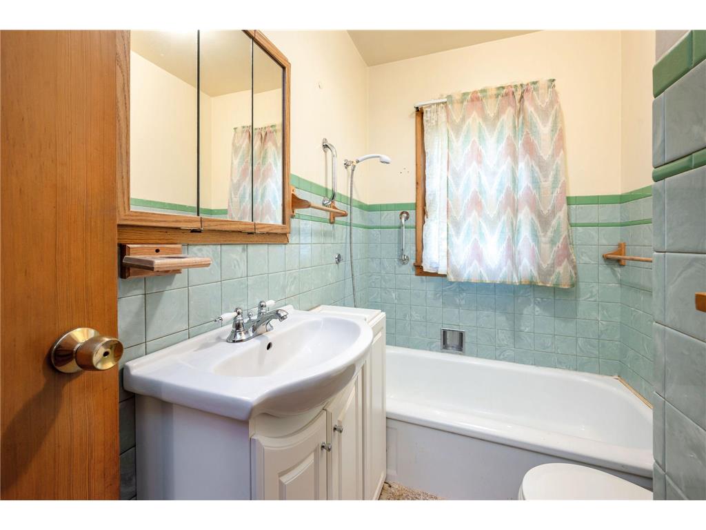 120 W 9th Street Fairmont MN 56031 7070649 image16