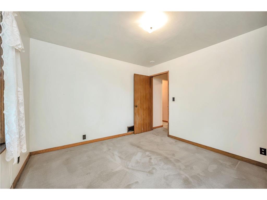120 W 9th Street Fairmont MN 56031 7070649 image18
