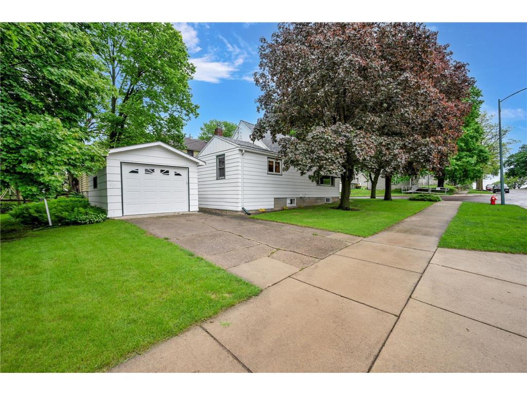 120 W 9th Street Fairmont MN 56031 7070649 image2