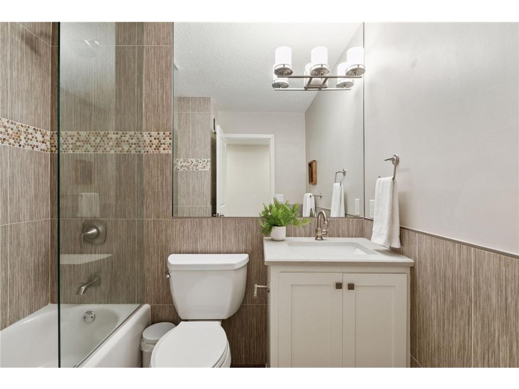 1200 Nicollet Mall #606 Minneapolis MN 55403 6752477 image31