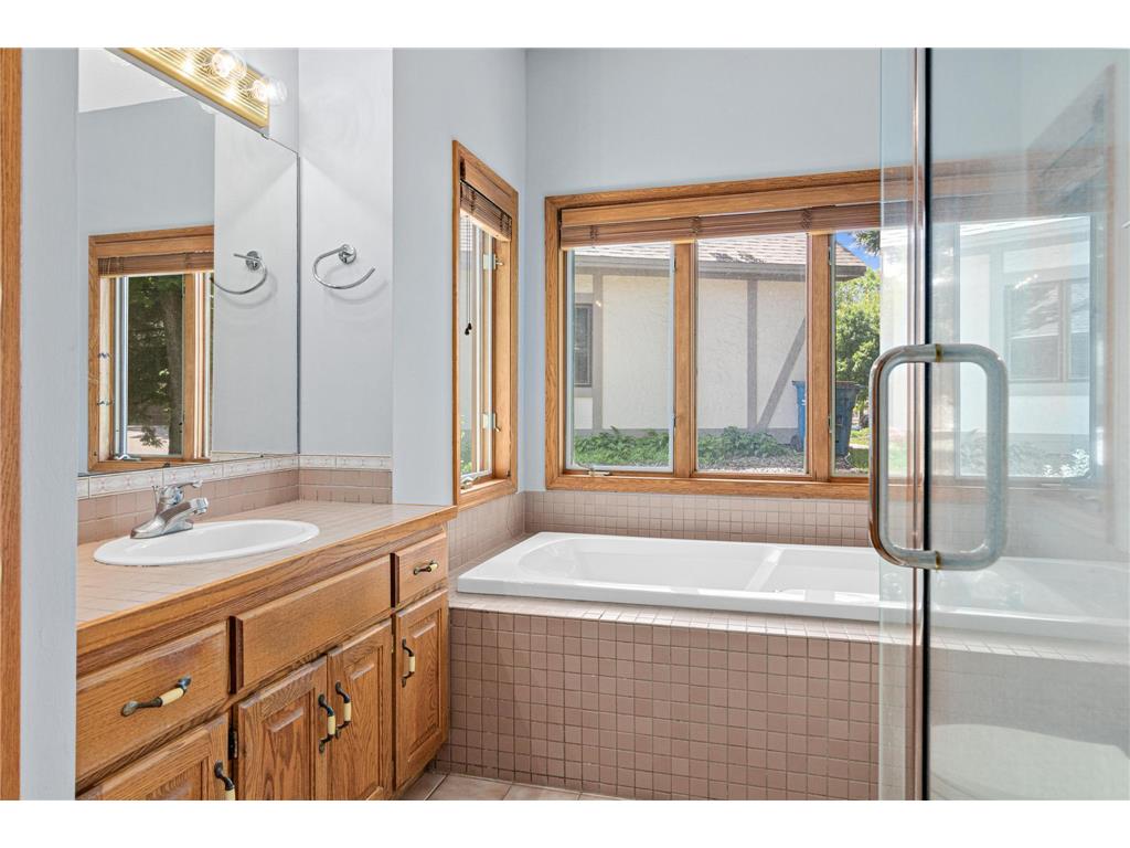 1200 Summit Oaks Drive Burnsville MN 55337 7095601 image19