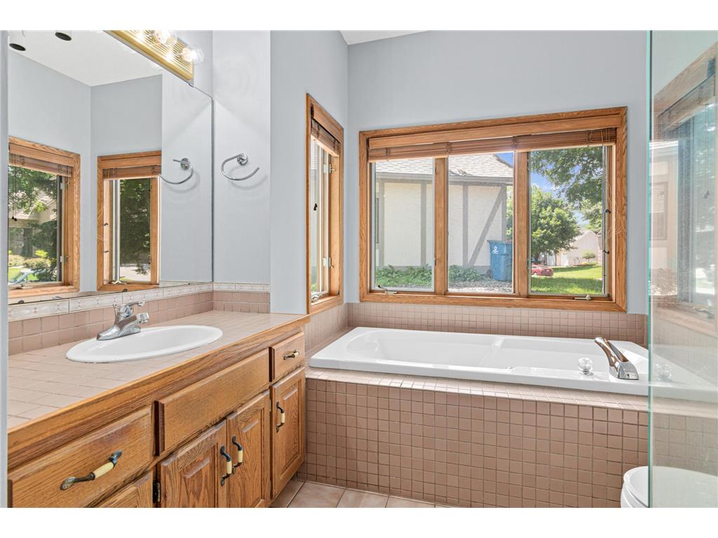 1200 Summit Oaks Drive Burnsville MN 55337 7095601 image20
