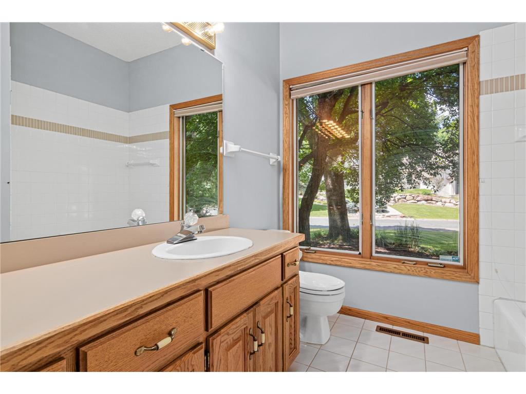1200 Summit Oaks Drive Burnsville MN 55337 7095601 image21