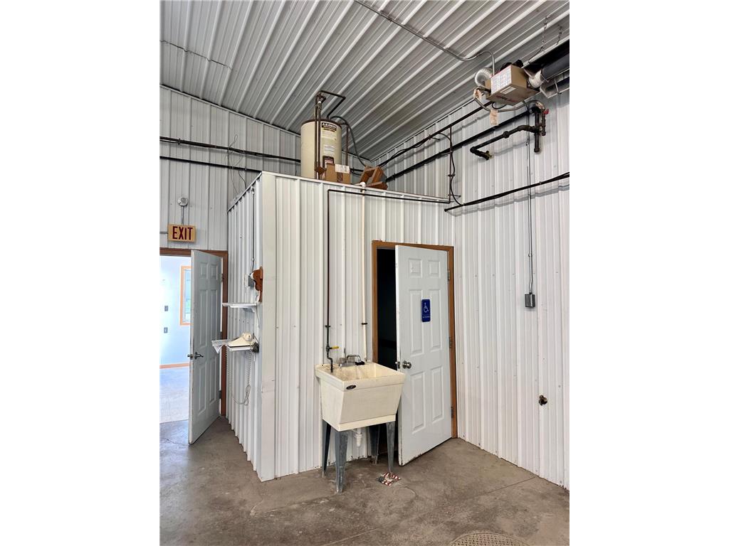 1200 W Main Street Marshall MN 56258 6817961 image16