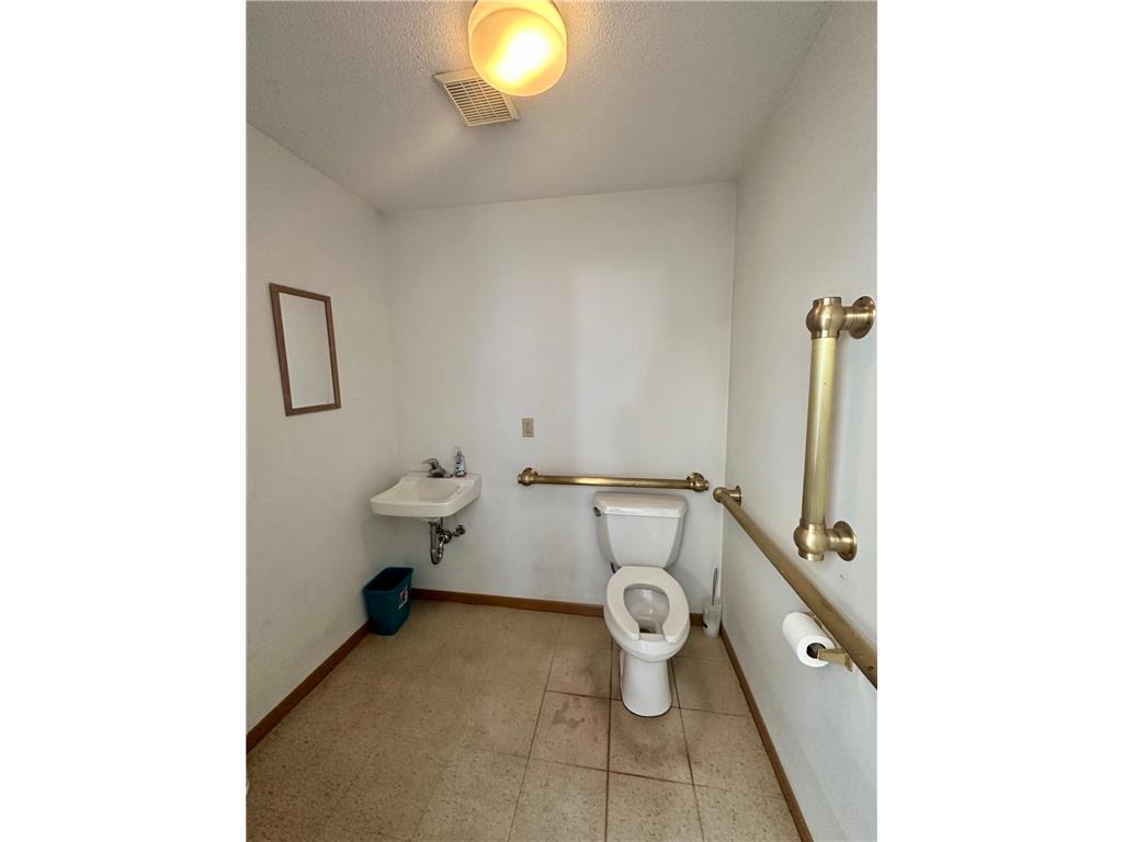 1200 W Main Street Marshall MN 56258 6817961 image17