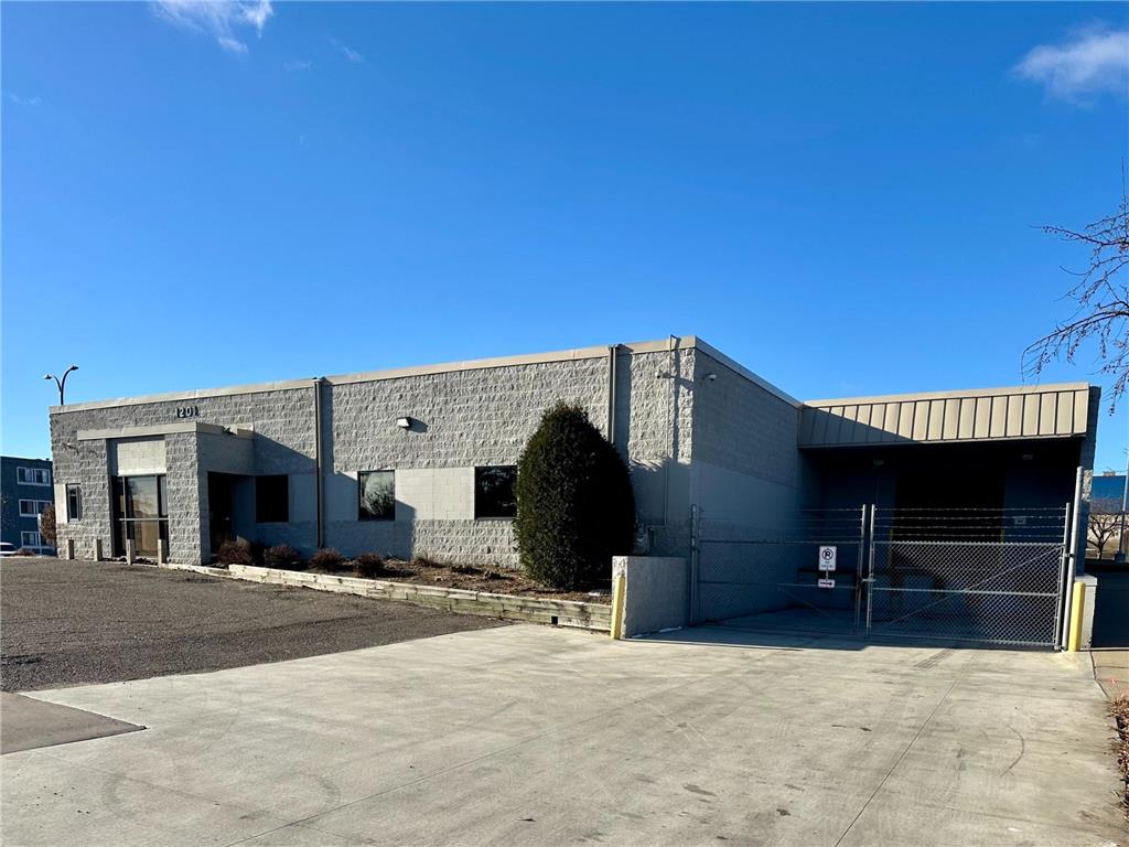 1201 Dupont Avenue N Minneapolis MN 55411 6752184 image1