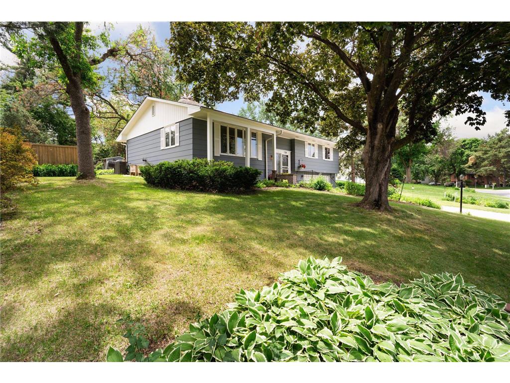 1201 Knob Hill Road, Burnsville, MN, 55337 MLS 6377067 Edina Realty