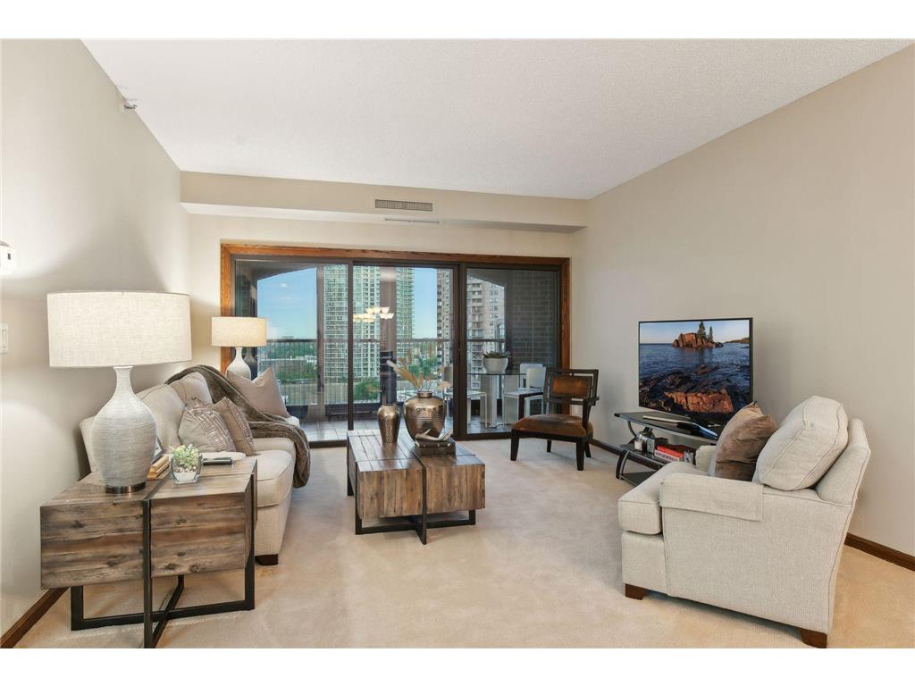 1201 Yale Place #1301 Minneapolis MN 55403 6607008 image1