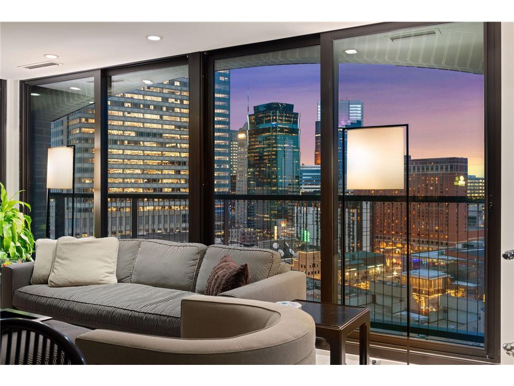 1201 Yale Place #1806 Minneapolis MN 55403 6476974 image1