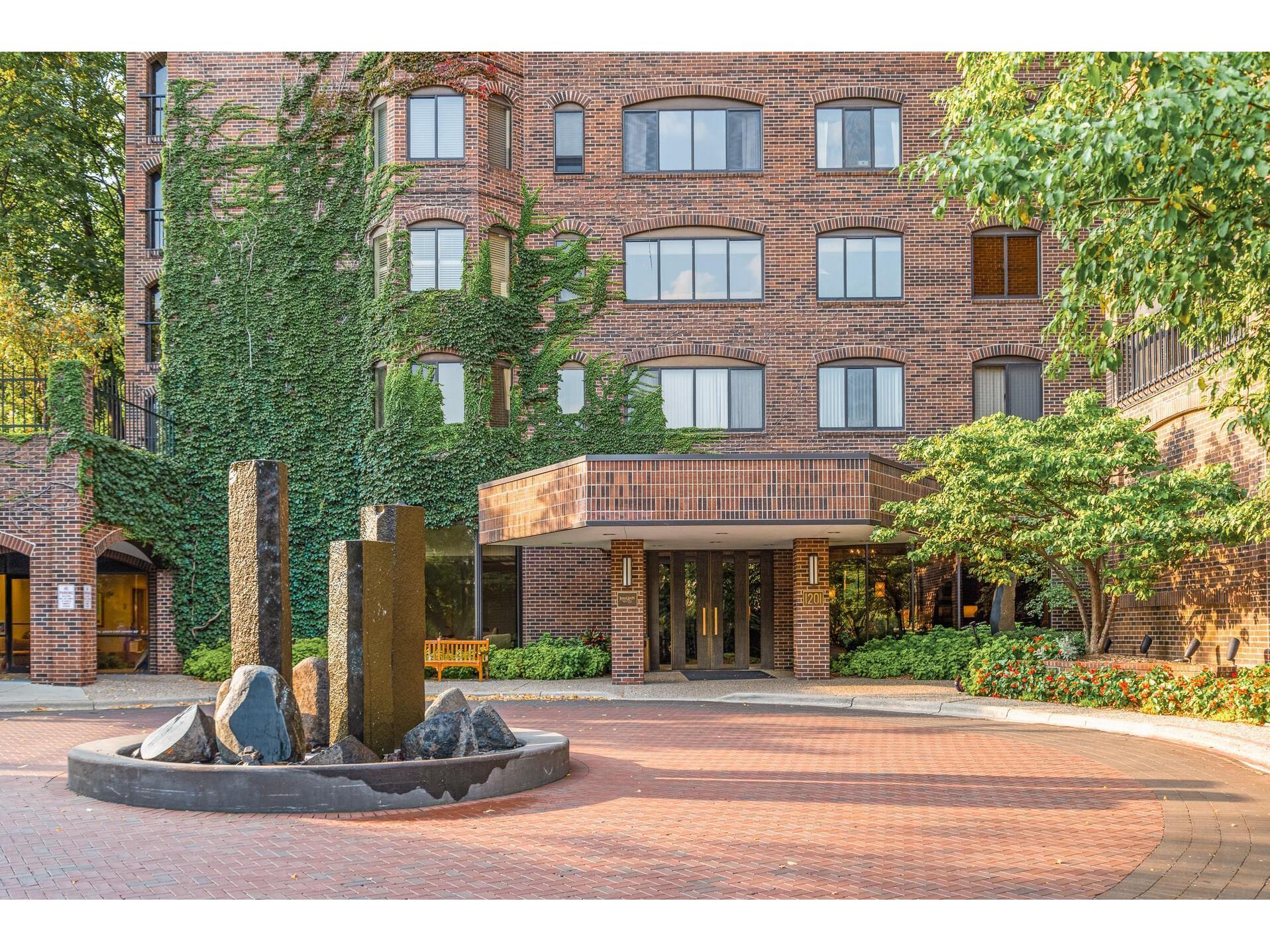 1201 Yale Place 1906, Minneapolis, MN 55403 MLS 5658542 Edina Realty