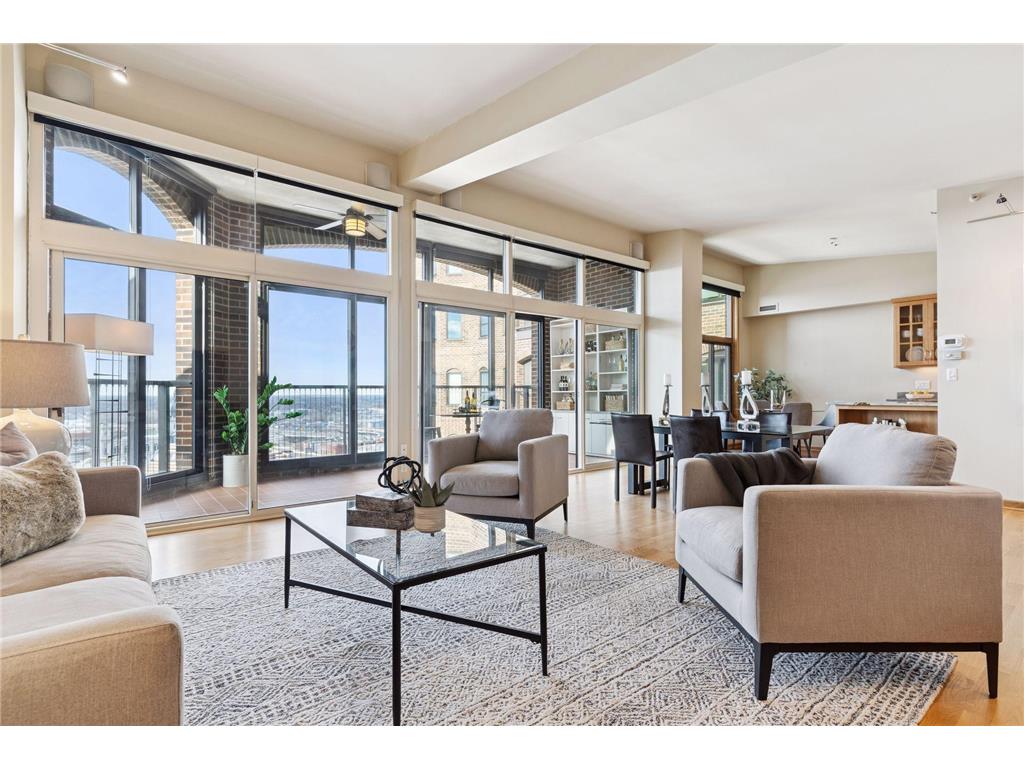 1201 Yale Place #2009 Minneapolis MN 55403 7010220 image1