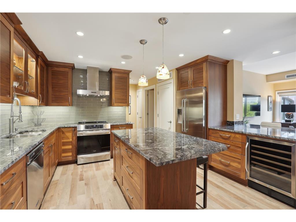 1201 Yale Place #211 Minneapolis MN 55403 6448531 image1