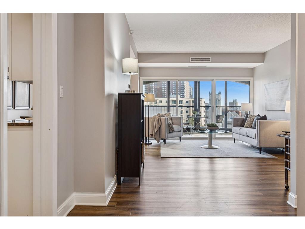 1201 Yale Place #608 Minneapolis MN 55403 7020002 image3