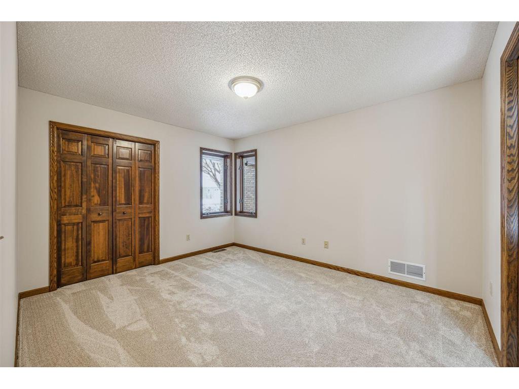 1203 Silverthorn Court Shoreview MN 55126 MLS: 6473401 Edina Realty 1203 Silverthorn Court Shoreview MN 55126 MLS: 6473401 Edina Realty