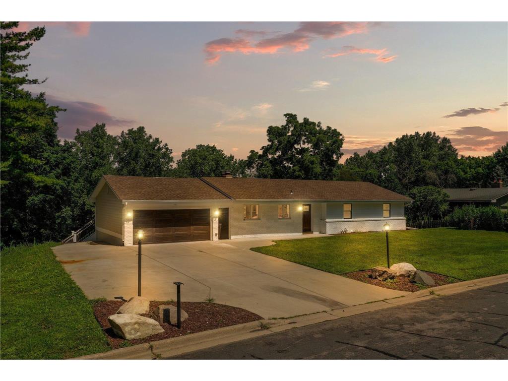 1204 Knob Hill Road Burnsville MN 55337 6579900 image1