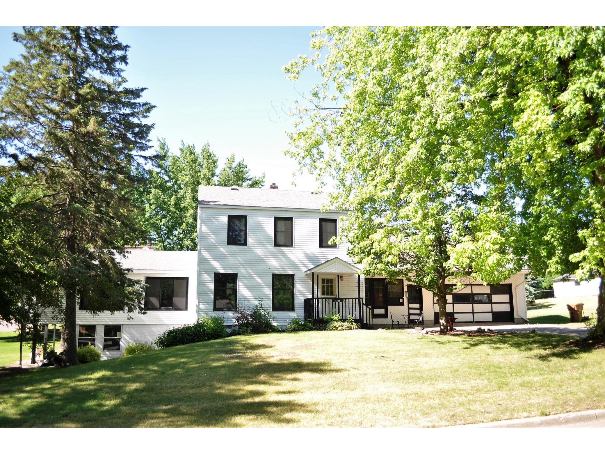 1205 E Lincoln Avenue, Montevideo, MN 56265 MLS 6007911 Edina Realty